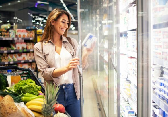 ¿hasta qué hora está abierta la tienda de alimentos más cercana