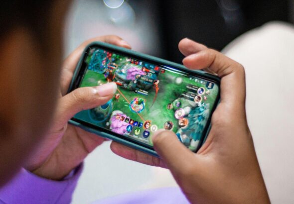 mobile esports, smartphone esports, mobile gaming tournaments, best smartphones for esports, mobile gaming industry, esports on mobile devices, smartphone gaming market, mobile esports competition, mobile game streaming, esports smartphone accessories