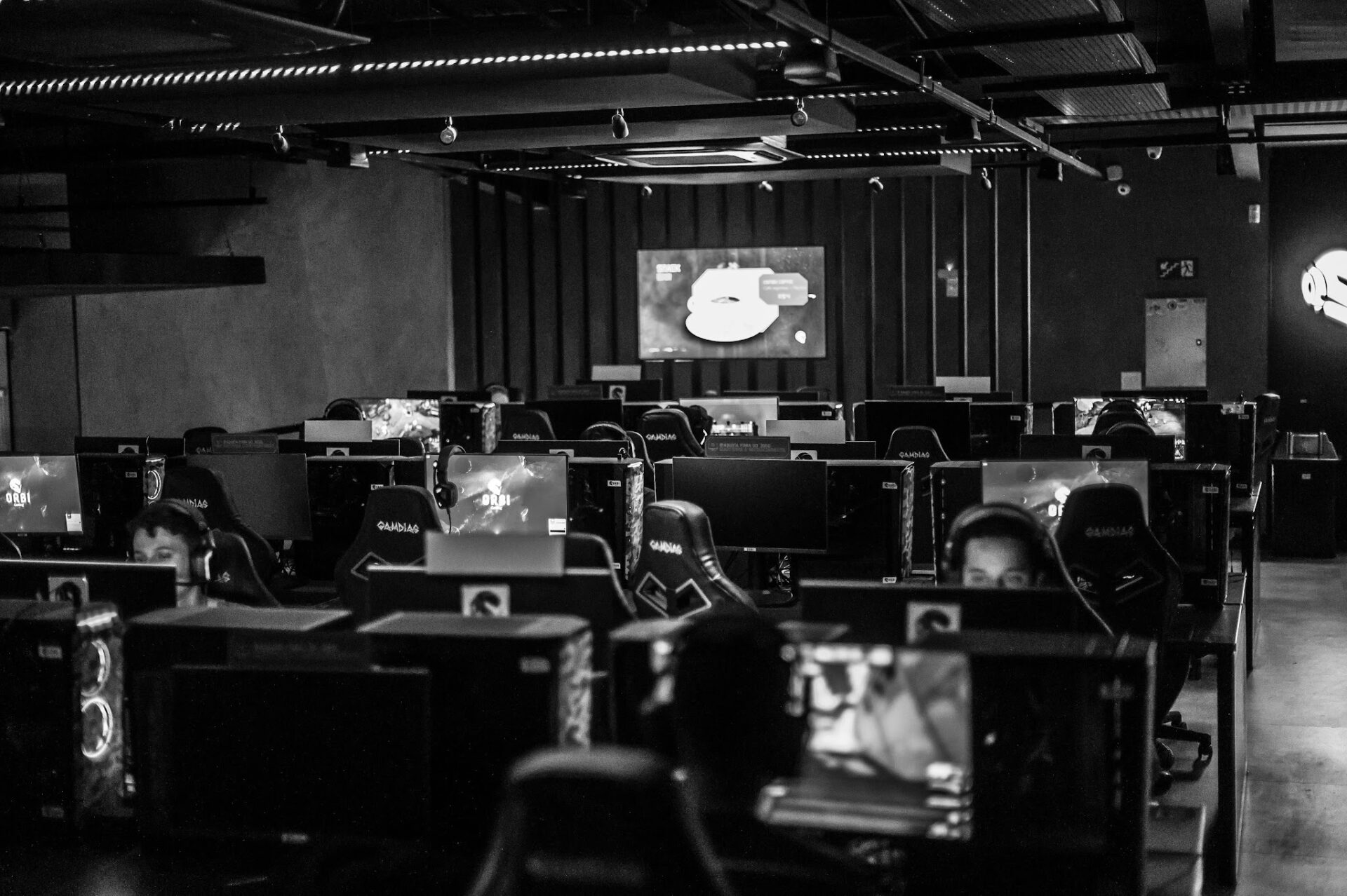 What Esports Fans Can Learn From Social Casino Reward Loops          